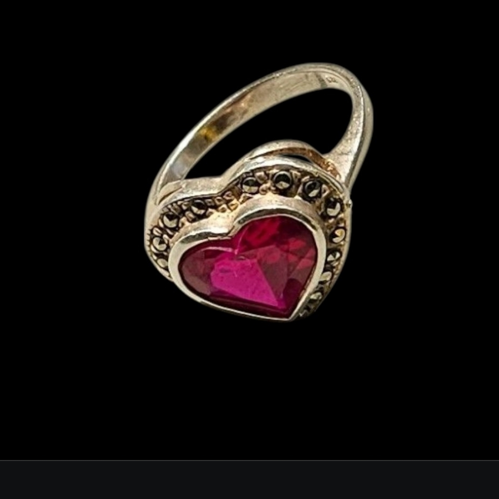 925 Pink Stone and Marcasite sterling silver Sz 7.5. Glows under UV Light!!